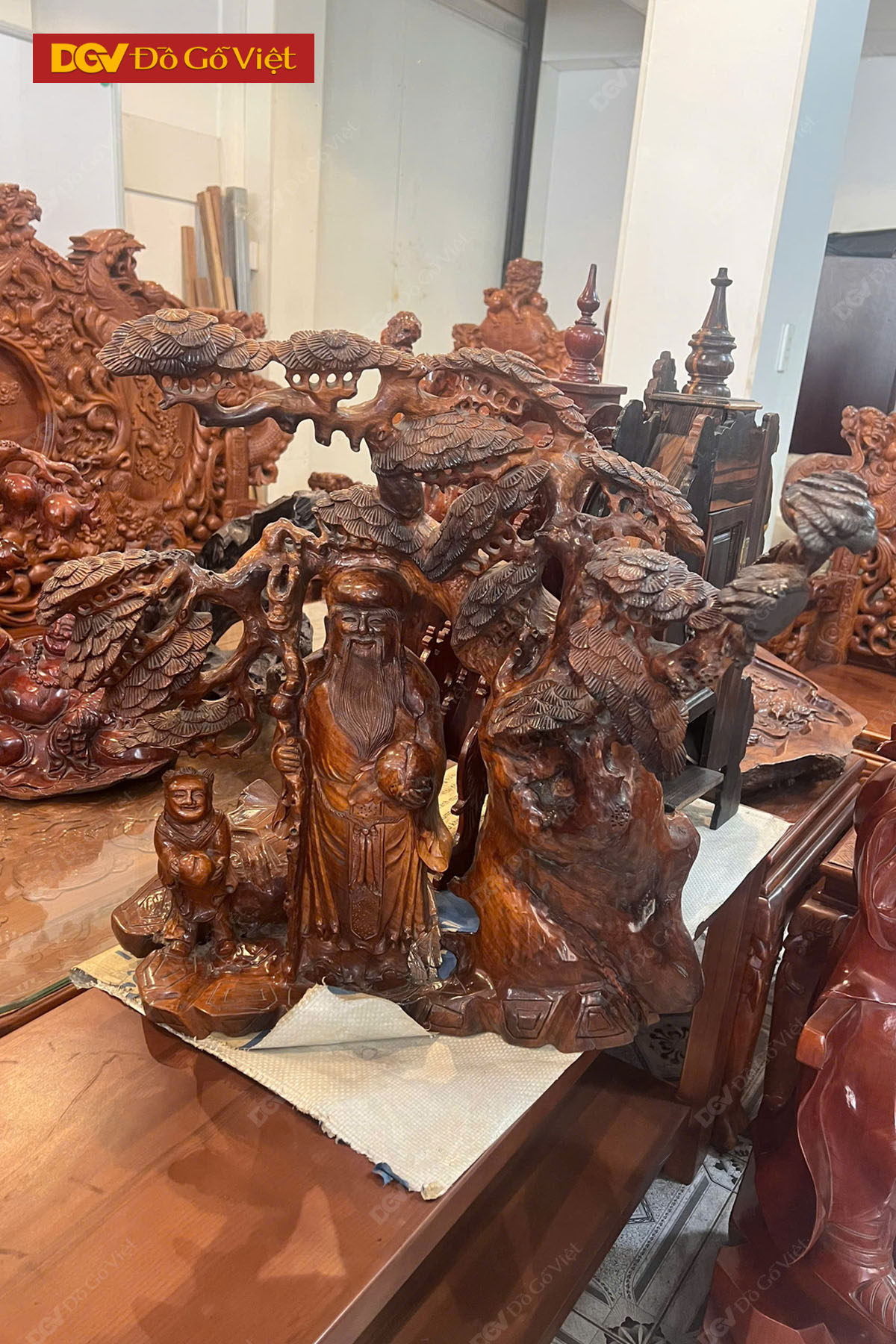 Tượng Ông Thọ Đứng Dưới Gốc Cây Tùng Gỗ Hương Việt Giá Rẻ