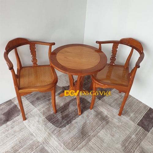 Bộ bàn ghế phòng ngủ gỗ đẹp giá rẻ: Năm 2024, sự kết hợp giữa chất liệu gỗ và hiện đại được thể hiện tối đa trên những bộ bàn ghế phòng ngủ đẹp giá rẻ. Sản phẩm này không chỉ đem tới vẻ đẹp sang trọng mà còn đảm bảo tính thực tiễn, tạo sự phù hợp với không gian của bạn.