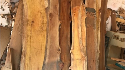 Những điều cần biết về gỗ mít: Gỗ mít là loại gỗ có tính thẩm mỹ cao, độ bền vượt trội và không bị tác động bởi các tác nhân môi trường. Bạn cần biết thêm về cách phân biệt gỗ mít thật và giả, từ đó đảm bảo được chất lượng đồ nội thất cho gia đình mình.
